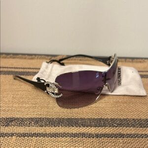 [VANLINKER] Bejeweled Black Sunglasses With Case/Cloth